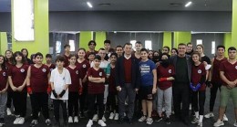 Başkan Çetin, Kick Boks Kursunda Gençlerle Bir Araya Geldi