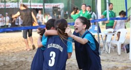 Plaj Voleybolu Turnuvası Rekor Katılımla Başladı