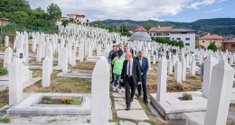 Başkan Soyer Bilge Kral İzzetbegoviç’in kabrini ziyaret etti