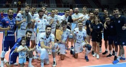 8. TSYD İzmir Voleybol Turnuvası’nda kazanan Arkas Spor