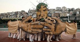 İstanbul Bilgi Üniversitesi 17. İstanbul Bienali kapsamında İstanbul’a gelen Bread and Puppet Theater’ın dev kuklalarına ev sahipliği yaptı