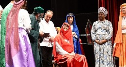 Lüleburgaz Belediyesi Tiyatro Topluluğu 'Orta Oyunu'nu sahneledi