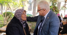 Burhaniye Belediye Başkanı Ali Kemal Deveciler, sosyal belediyecilik anlayışı ile yürüttüğü çalışmalara hız kesmeden devam ediyor