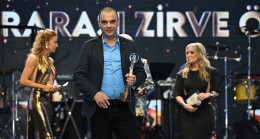 İbrahim Murat Gündüz, “Yılın Spor Yatırımcısı” ödülünü büyük bir onurla kabul etti.