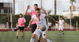 Narlıdere Belediyesi’nin, 19 Mayıs Atatürk’ü Anma Gençlik ve Spor Bayramı etkinlikleri kapsamında düzenlediği futbol turnuvasının ilk günü keyifli anlara sahne oldu