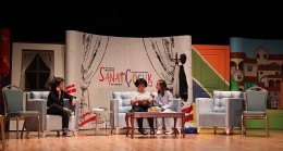 Selçuklu Belediyesi Sanat Akademisi’nde tiyatro eğitimi alan öğrencilerin  sahneye aktardıkları  “Paldır Güldür Şov” isimli tiyatro gösterisi bir kez daha izleyicilerden büyük beğeni aldı