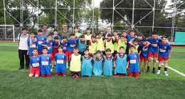 İBB, geçtiğimiz yıllarda profesyonel bir futbol kulübü tarafından kiralanan Balat Spor Tesisini yenileyerek amatör spor kulüplerinin kullanımına açtı
