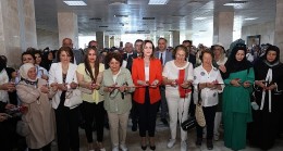 Karaman Belediyesi öncülüğünde Hayat Boyu Öğrenme Haftası etkinlikleri kapsamında düzenlenen yılsonu sergisi Lütfi Elvan Fuar ve Kongre Merkezi’nde açıldı