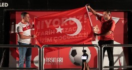 Nevşehir Belediye Başkanı Rasim Arı da maçı vatandaşlarla birlikte izledi.