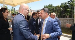 Nevşehir Belediye Başkanı Rasim Arı, Nevşehir Valiliği tarafından Kurban Bayramı dolayısıyla düzenlenen bayramlaşma törenine katıldı