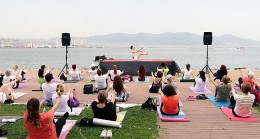 Yoga tutkunları Bayraklı’da buluştu