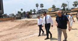 Başkan Abdullah Özyiğit, kent kütüphanesinin inşaat alanını inceledi