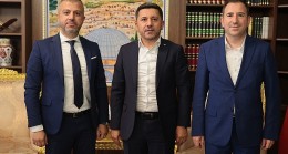 Nevşehir’deki çeşitli sivil toplum örgütü temsilcileri, iş insanları ve vatandaşlar, Belediye Başkanı Rasim Arı’yı ziyaret etti