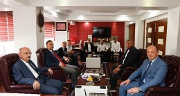 Sakarya Valisi Yaşar Karadeniz, Başkan Selçuk Yıldız’ı makamında ziyaret ederek hayırlı olsun temennisinde bulundu
