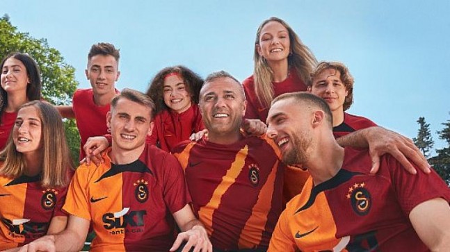 Galatasaray 2022 – 2023 Sezon Formalarını Tanıttı