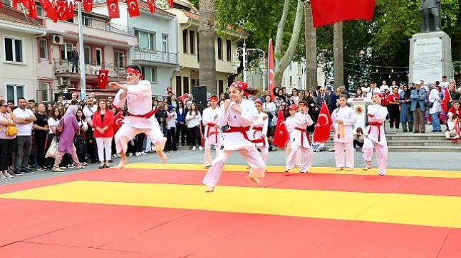 19 Mayıs Atatürk’ü Anma, Gençlik ve Spor Bayramı’nın 105. Yıl dönümü, 19 Mayıs 2024 Pazar günü Malkara’da düzenlenen tören ve etkinlikler ile coşkuyla kutlandı