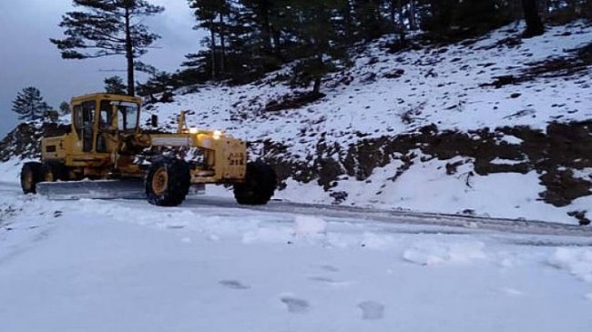 Alanya’da karla kapanan yollar açılıyor