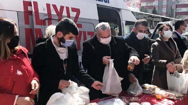CHP Ankara’da halka Çanakkale Savaşı menüsü dağıtımı yaptı