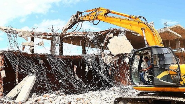 Aksaray Belediyesi 2021 yılında 237 metruk binayı yıktı