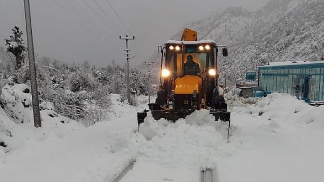 Büyükşehir Belediyesi’nin karla mücadelesi sürüyor