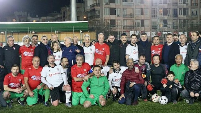 Futbolun Efsaneleri Karşıyaka’da Sahaya Çıktı
