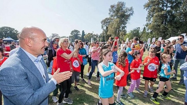 Başkan Soyer küçük sporcularla buluştu