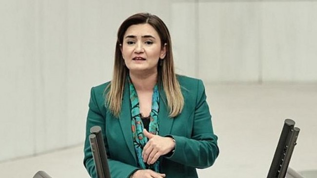 CHP İzmir Milletvekili Av. Sevda Erdan Kılıç:  “Kadınlara ‘it’ diyen ortaokul müdürünü AKP’de kimler koruyor?!!”