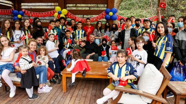 Sadettin Saran 23 Nisan İçin İstanbul’u Hiç Görmeyen Çocuklar İle Bir Araya Geldi