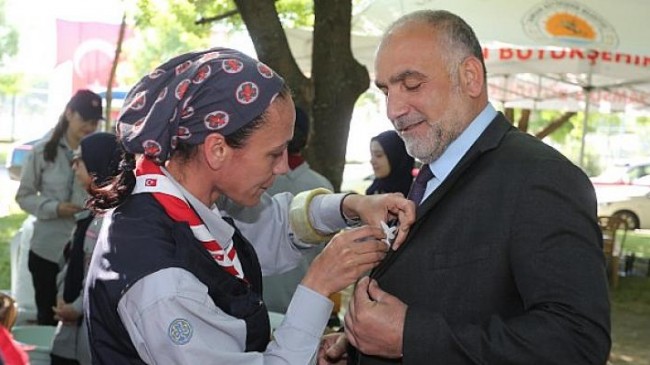 Sandıkçı’dan İzcilere Simit ve Sahlep İkramı