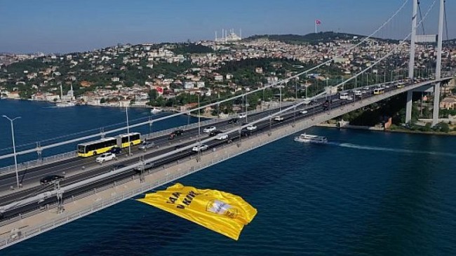 5 kupalı şampiyon VakıfBank’ın bayrağı İstanbul Boğazı’nda dalgalanıyor