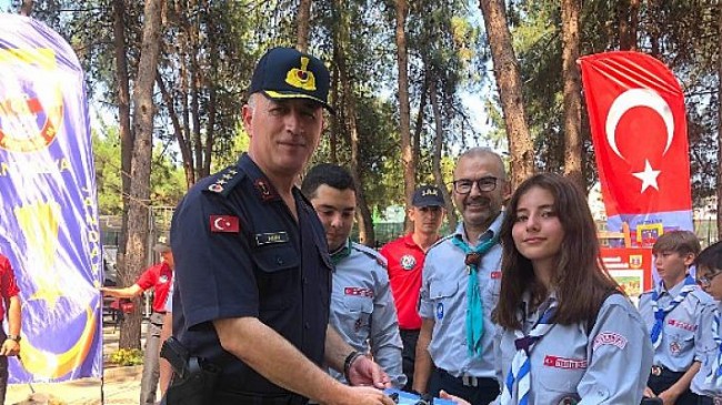 Antalya Büyükşehir izcilerinden Jandarma Komutanlığı’na ziyaret