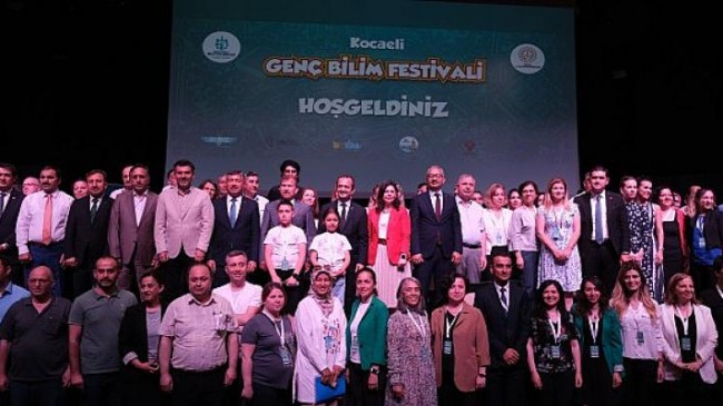 Genç beyinler fikirlerini Bilim Festivalinde sergiledi