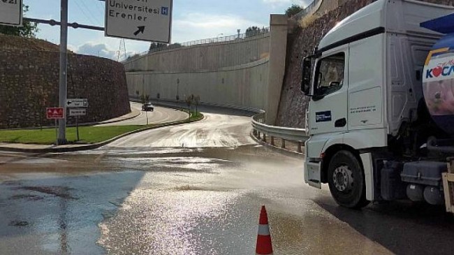 Şehir Hastanesi yolundaki toprak kaymasına Büyükşehir’den anında müdahale