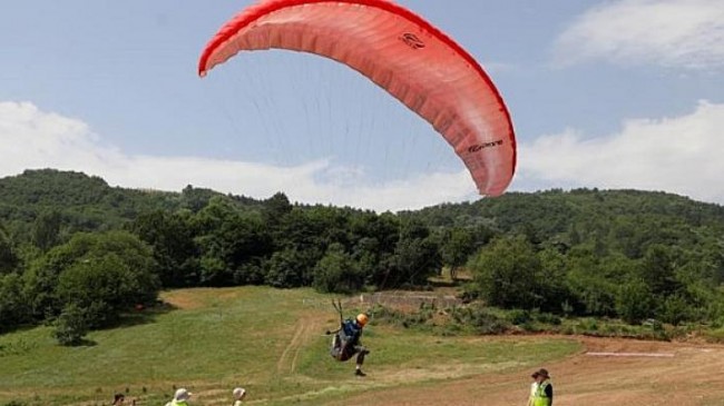 Türkiye Yamaç Paraşütü Şampiyonası İnegöl’de Yapıldı