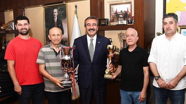 Çifte kupalı şampiyon Soner Çetin’i ziyaret etti