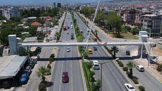 Gazi Bulvarı üzerindeki üst geçit tamamlandı