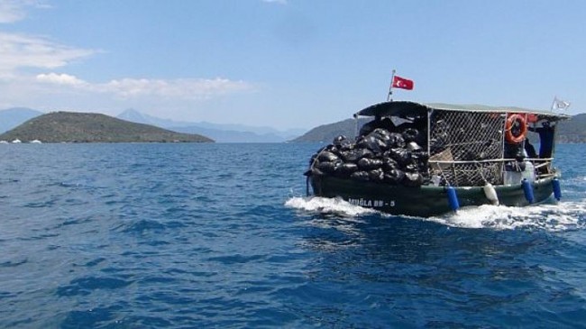 Muğla Büyükşehir Bayram Tatilinde Teknelerden Günde 34 Bin kg. Atık Topladı