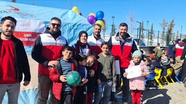 İzmir İl Milli Eğitim Müdürlüğü Psikososyal Destek İle Depremzedelerin Yüreğindeki Yaraları Sarmak İçin Çalışıyor