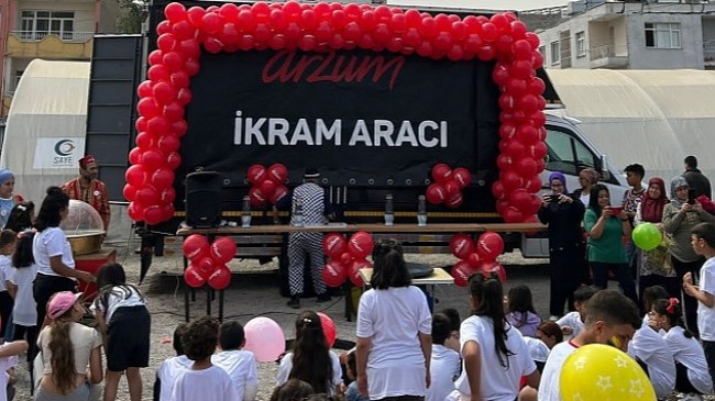 Arzum, 23 Nisan'ı Hataylı çocuklarla kutladı