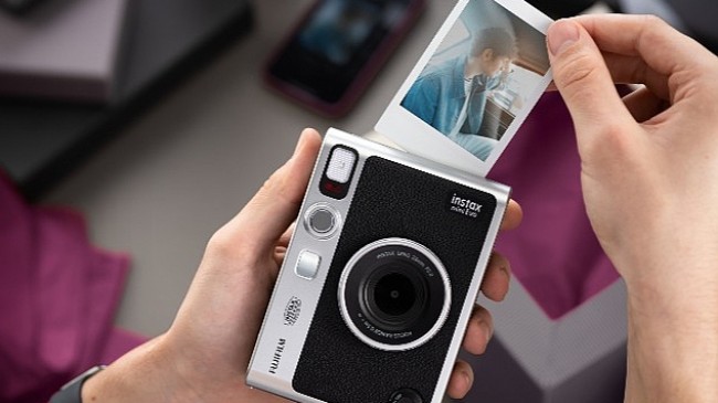 Fujifilm instax'ın yeni modelleri Anneler Günü'nün favori hediyesi olacak