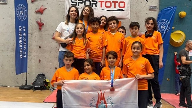 Nevşehir Belediyesi Gençlik ve Spor Kulübü sporcuları, katıldıkları Spor Tırmanış Küçükler C-D-E (Lider) Türkiye Şampiyonası'ndan iki Türkiye ikinciliği derecesi ile döndü