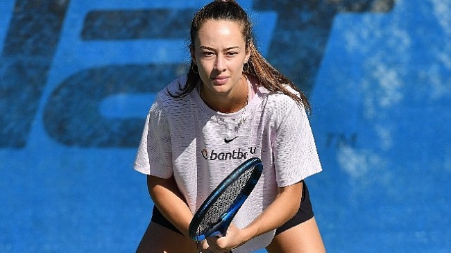 Türk kadın sporcu Zeynep Sönmez Wimbledon'da!