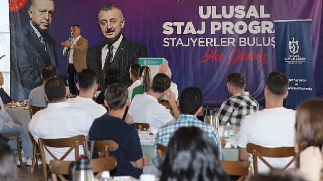 Büyükşehir stajyerleriyle buluşan Büyükakın; İdeallerinizden asla vazgeçmeyin