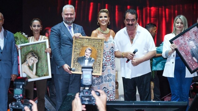 Gülben Ergen dün akşam İzmir Menemen’de konser verdi.