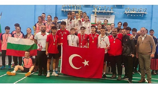 15 yaş altı badminton millilerimiz balkan şampiyonu oldu