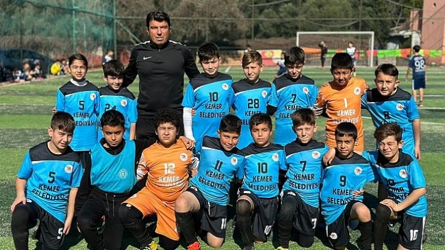 Kemer Belediyesi Futbol Okulu'ndan hazırlık maçında bir düzine gol