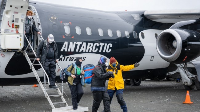 Antarktika mucizesi! Büyülü ve donmuş yedinci kıtanın keşfi… Türk turizmci, seyahat tutkunlarını uçakla Antarktika’ya indiriyor