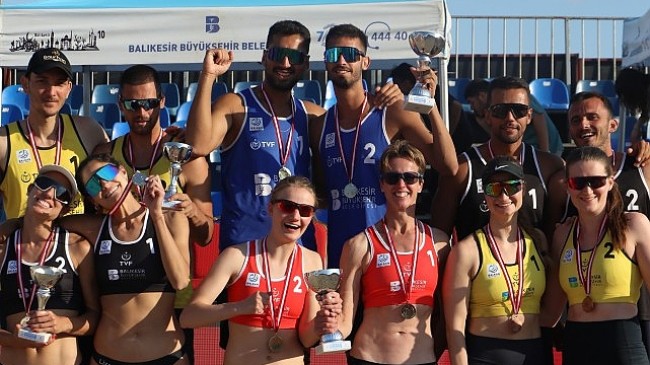 2024 TVF U20 Kulüpler Türkiye Şampiyonası Voleybol Kadınlar ve Erkekler plaj voleybolu Balkan şampiyonası Ödül Töreni Ören Plajı’nda yapıldı