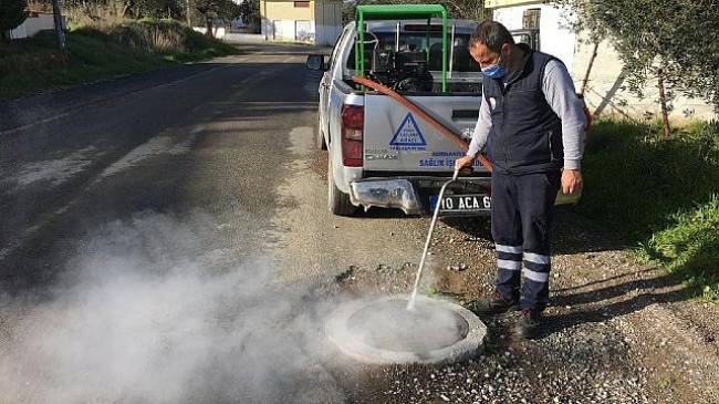 Burhaniye Belediyesi Sağlık İşleri Müdürlüğü İlaçlama Birimi Ekipleri, havaların ısınmasıyla sivrisinek ve karasinek larva mücadelesini hızlandırdı