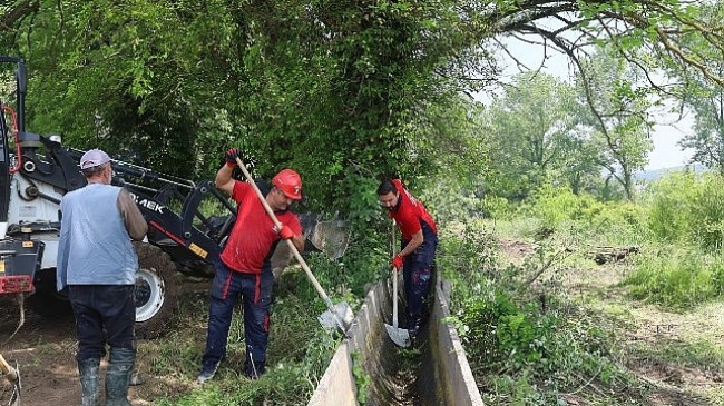 Büyükşehir, Bayraktar’da tarımsal sulama kanallarını temizledi